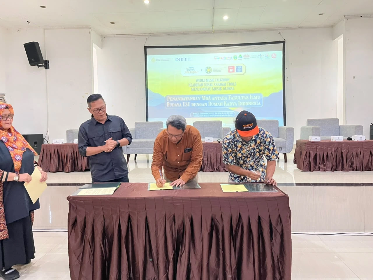 FIB USU dan Rumah Karya Indonesia Tandatangani MoA dan IA, Perkuat Kolaborasi di Bidang Kebudayaan dan Etnomusikologi